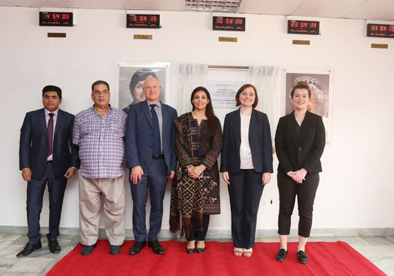 The British High Commissioner (32)